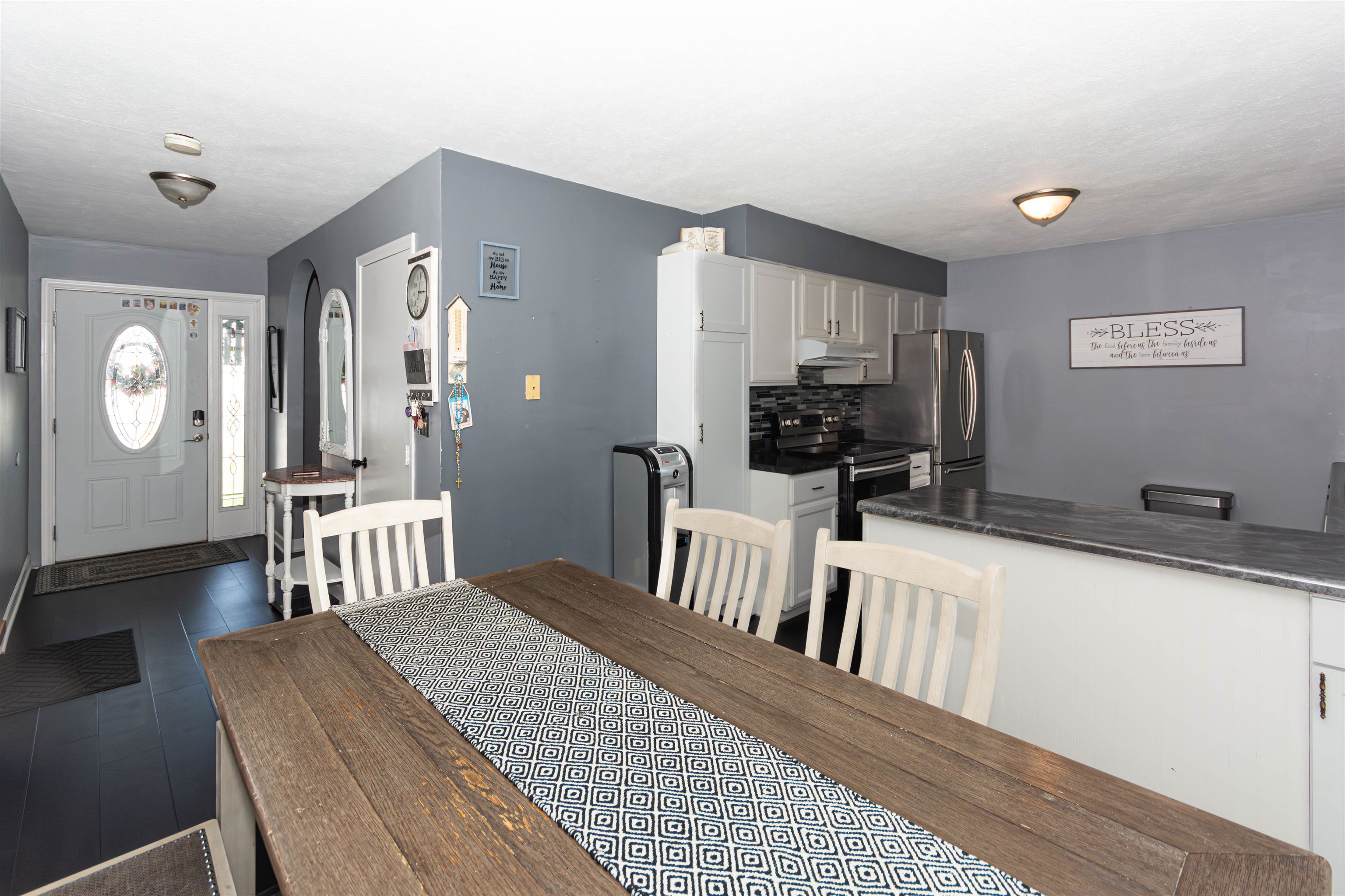 911 South Trainer Road Rockford, IL 61108 - Photo 6 of 32 Gallery Image 6