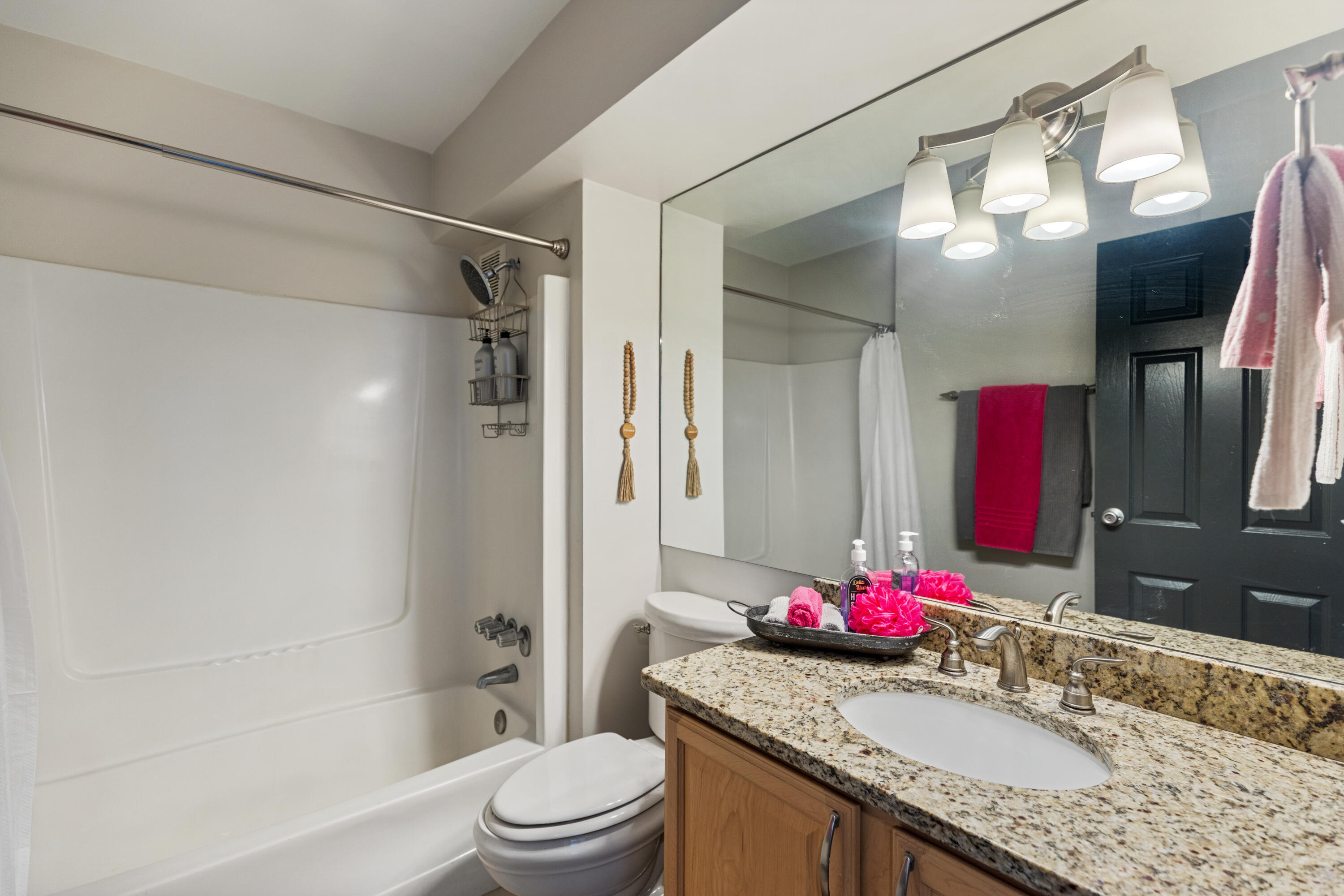 1131 Stringers Ridge Road, Unit 11C Chattanooga, TN 37405 - Photo 25 of 40 HALL BATHROOM