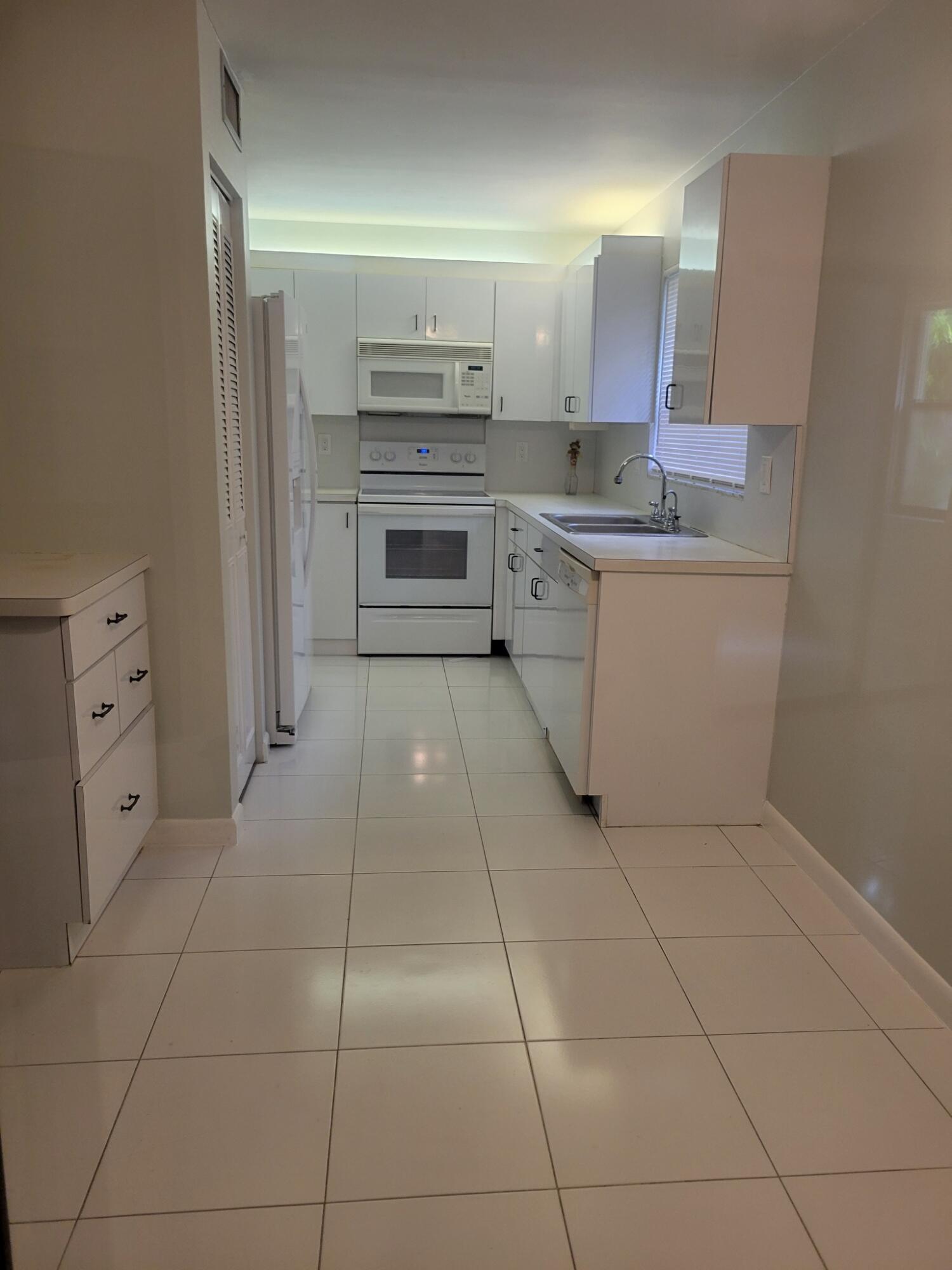 3345 Perimeter Drive, Unit 1311 Greenacres, FL 33467 - Photo 6 of 16 4DD39445-EC14-4057-A1F2-D1C3DBB62086