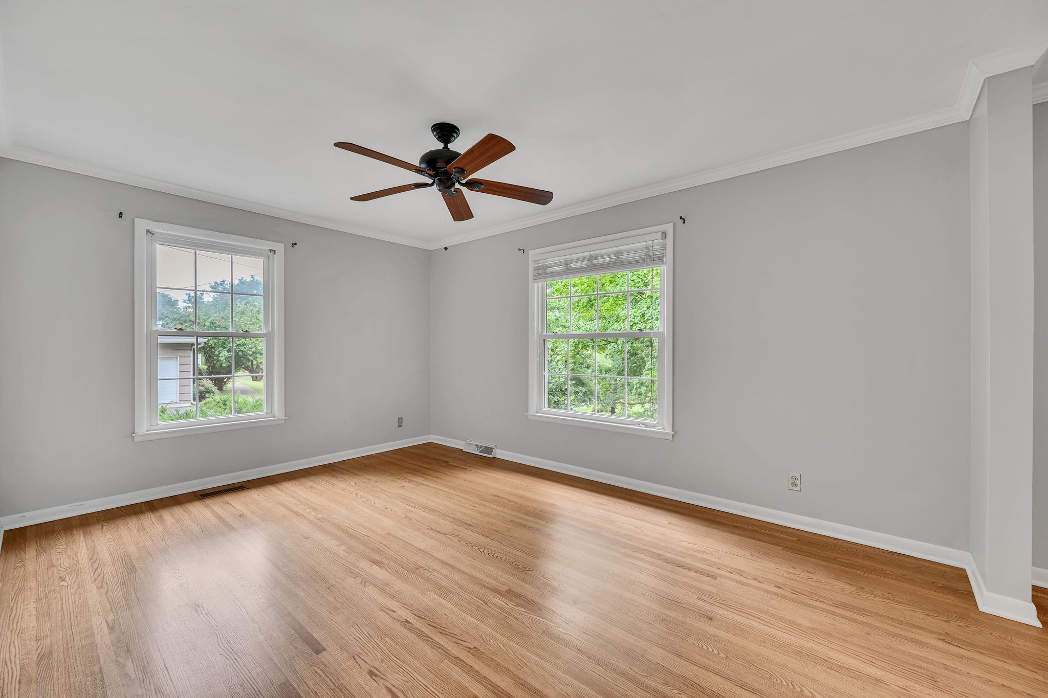 6620 Ellesmere Road Nashville, TN 37205 - Photo 22 of 45 The spacious primary bedroom boasts beautiful hardwood flooring, an updated bathroom with soaking tub, and a large walk-in closet.