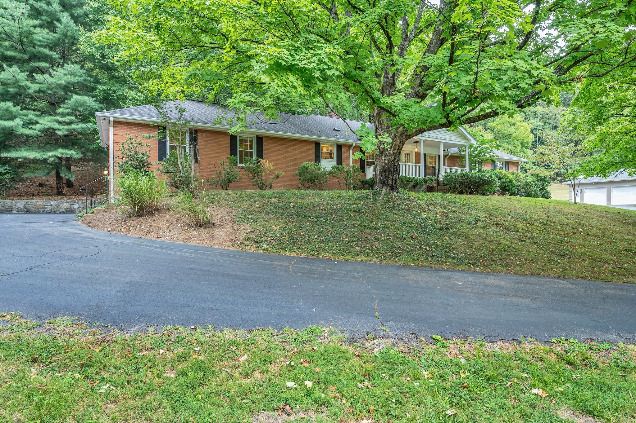 6620 Ellesmere Road Nashville, TN 37205 - Photo 3 of 45 Gallery Image 3