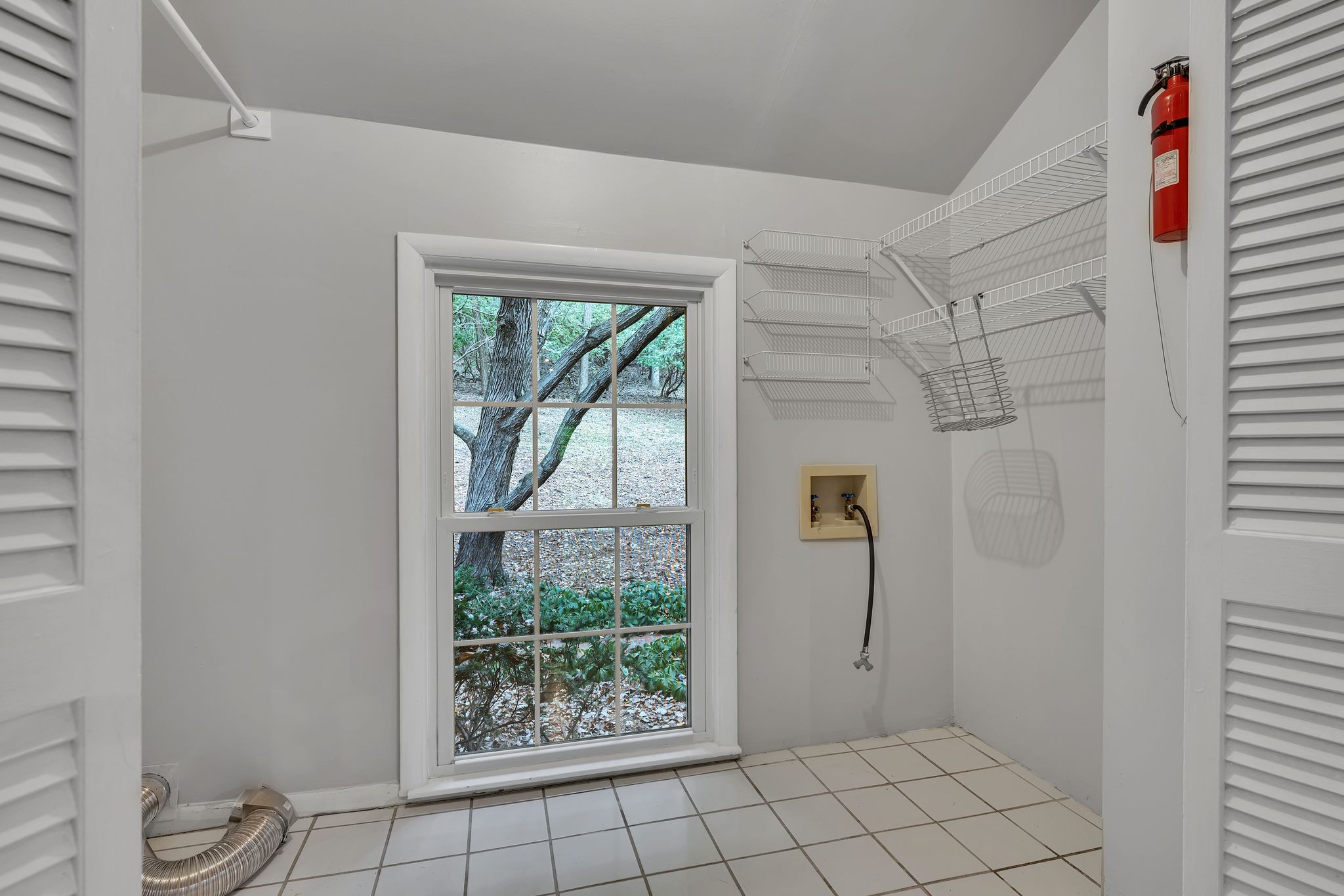 6620 Ellesmere Road Nashville, TN 37205 - Photo 34 of 45 Laundry room.