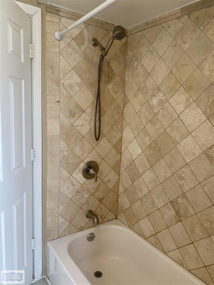 52076 Hayes Road Macomb, MI 48042 - Photo 17 of 28 50065470-16.JPG