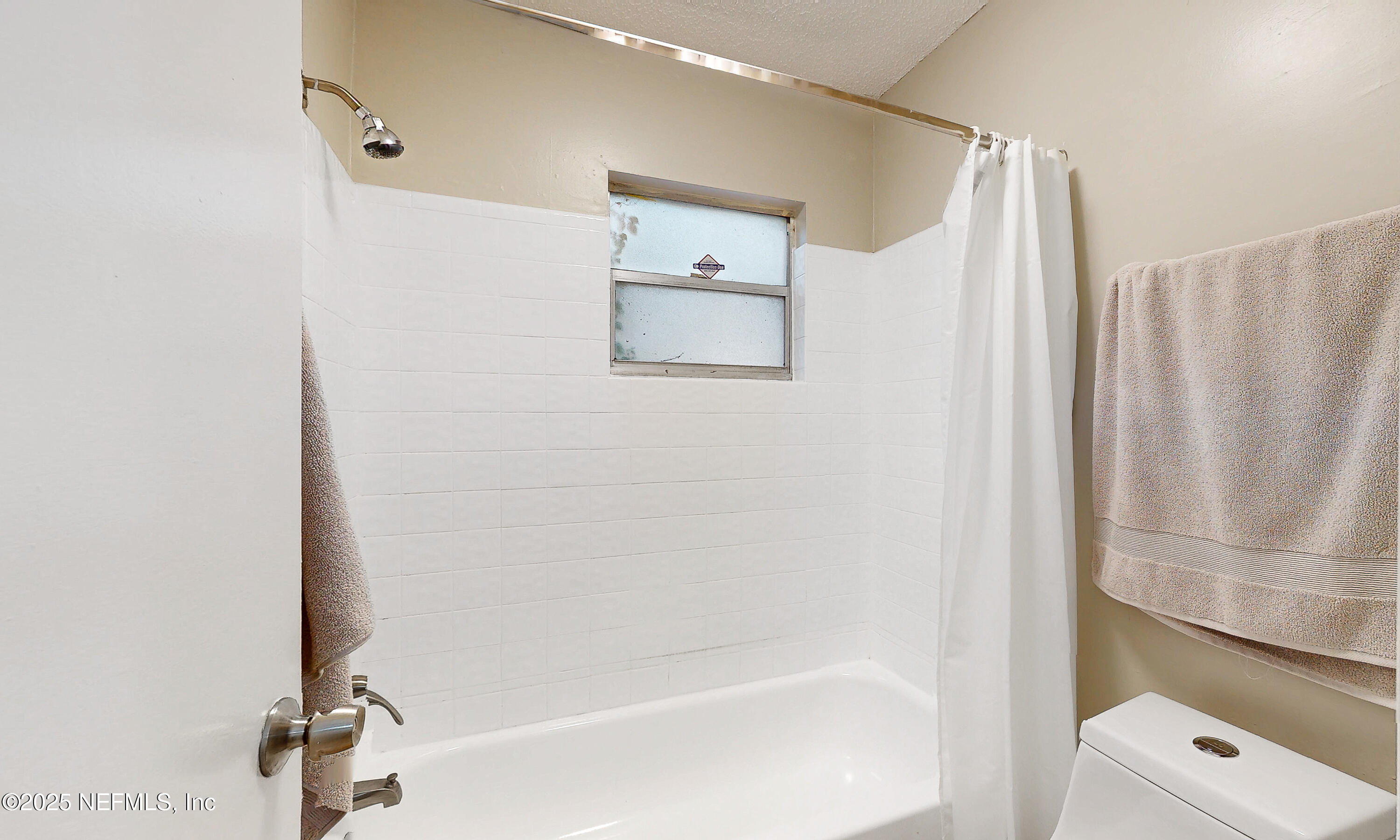 5424 101st Street, Unit 2 Jacksonville, FL 32210 - Photo 9 of 10 a bathroom with a shower and a tub