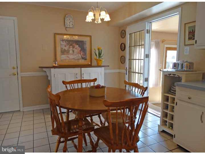 152 Chilton Road Langhorne, PA 19047 - Photo 8 of 14 Kitchen