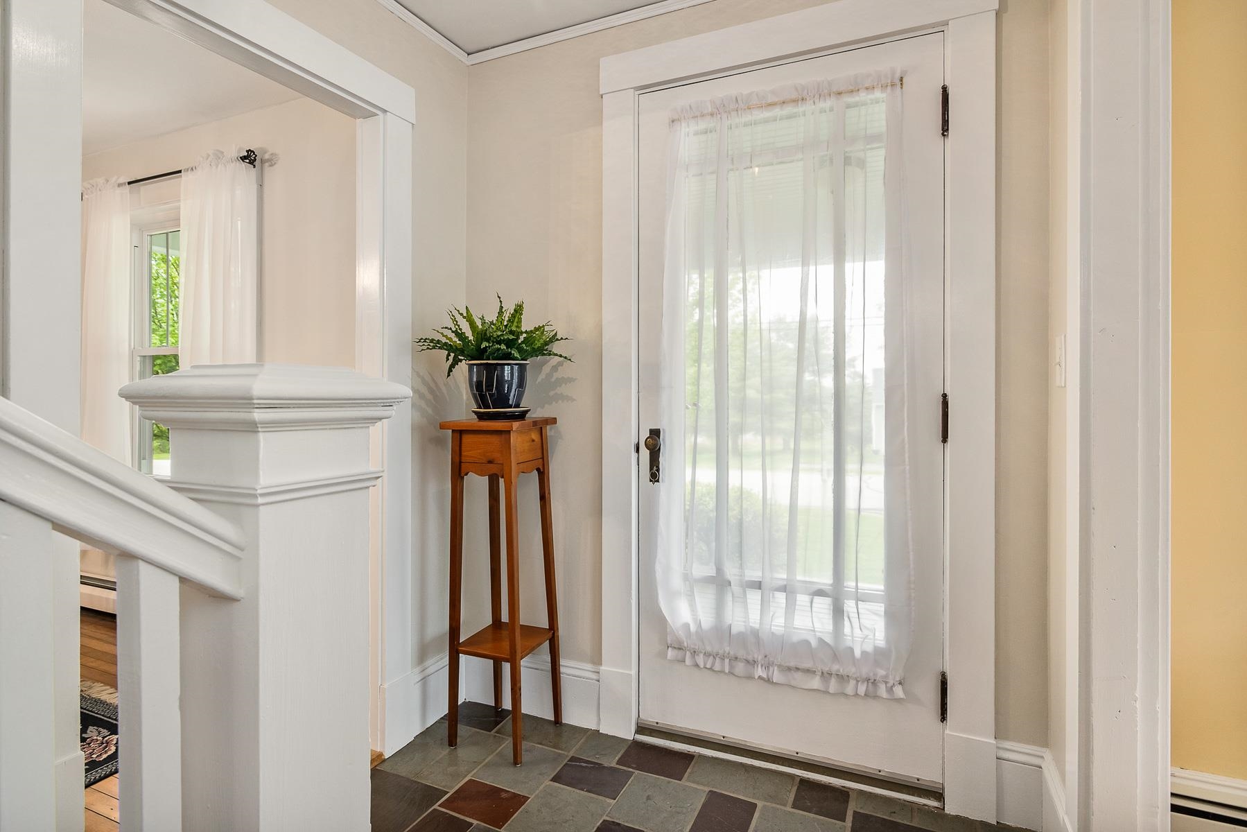 85 High Street Stratham, NH 03885 - Photo 4 of 40