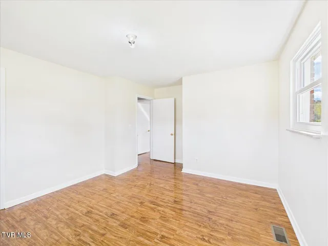 $190,000 | 161 Gardenia Drive, Ewing, VA 24248