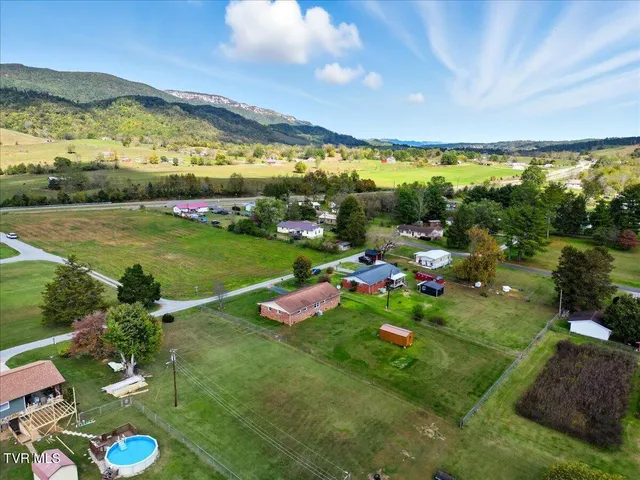 $190,000 | 161 Gardenia Drive, Ewing, VA 24248