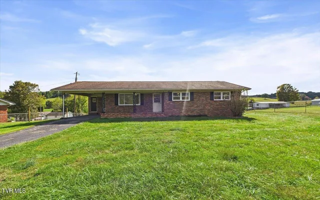 $190,000 | 161 Gardenia Drive, Ewing, VA 24248