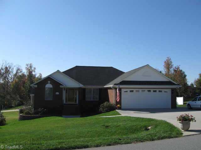 476 Beech Ridge Road Thomasville, NC 27360 - Photo 1 of 9 Exterior Front. FRONT OF BEAUTIFUL BRICK HOME. WELL MAINTAINED. A MUST SEE!