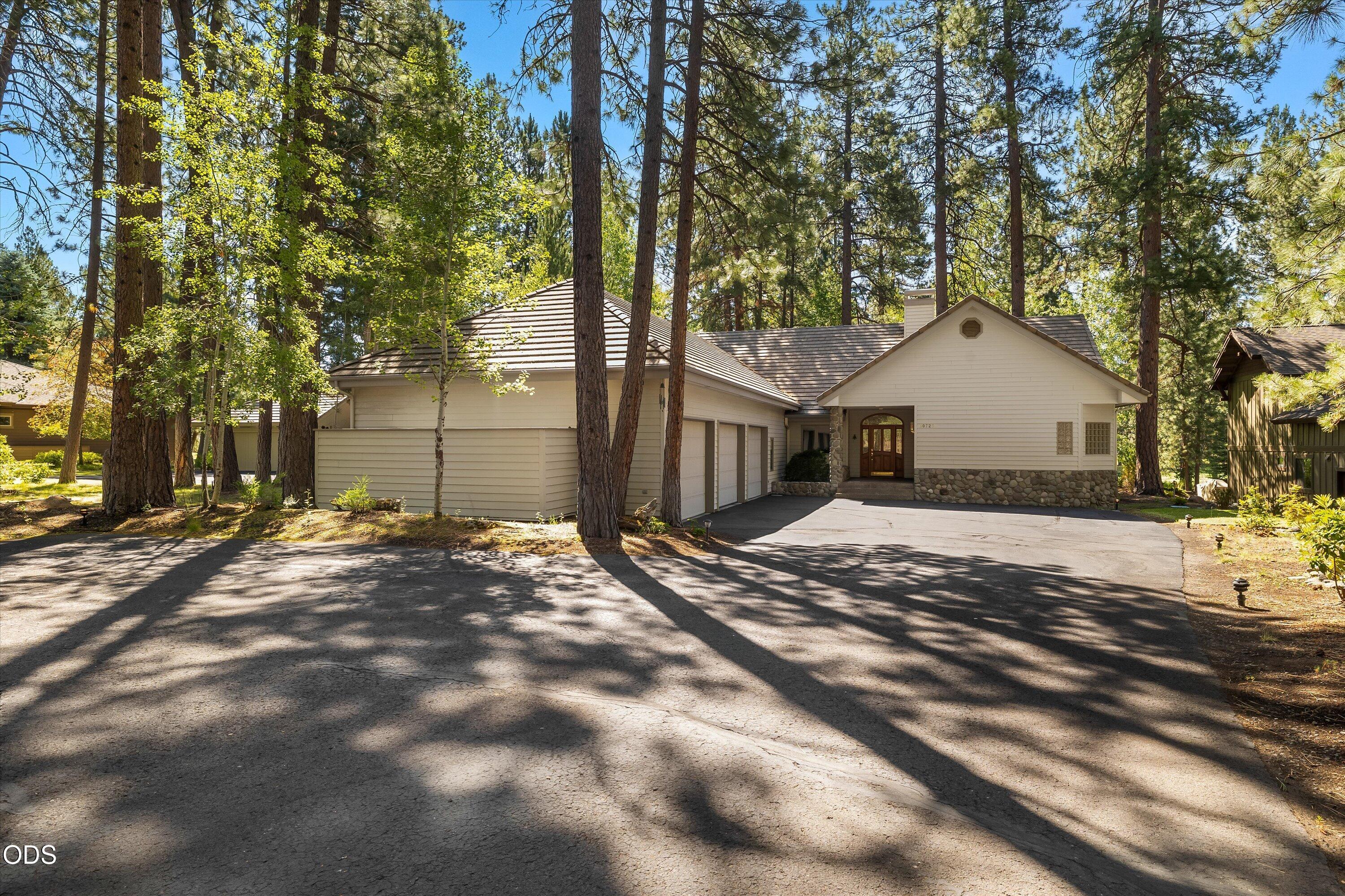 60726 Golf Village Loop Bend, OR 97702 - Photo 44 of 63