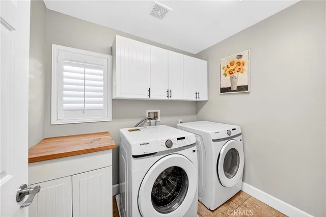 a wooden bench sitting in front of a building