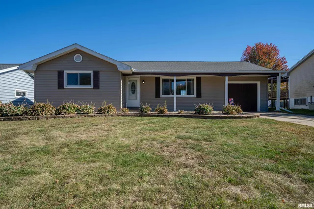 $199,900 | 1020 Mesa Drive, Peoria, IL 61607