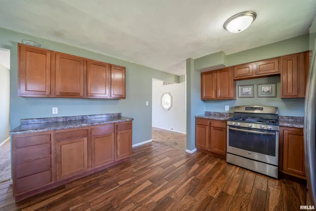 $199,900 | 1020 Mesa Drive, Peoria, IL 61607