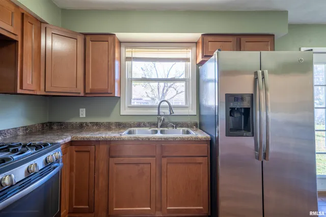 $199,900 | 1020 Mesa Drive, Peoria, IL 61607