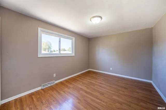 $199,900 | 1020 Mesa Drive, Peoria, IL 61607