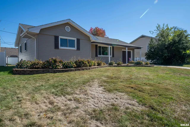 $199,900 | 1020 Mesa Drive, Peoria, IL 61607