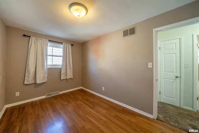 $199,900 | 1020 Mesa Drive, Peoria, IL 61607