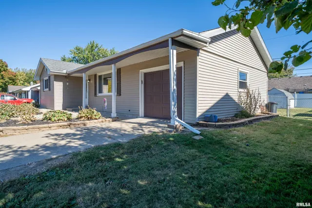 $199,900 | 1020 Mesa Drive, Peoria, IL 61607