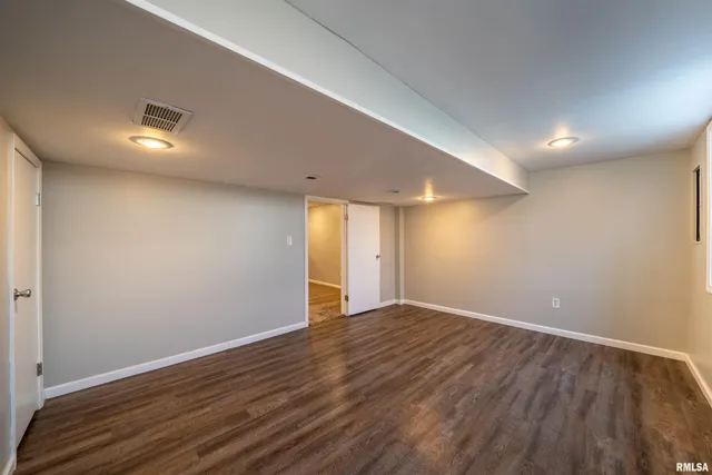 $199,900 | 1020 Mesa Drive, Peoria, IL 61607