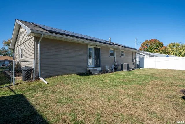 $199,900 | 1020 Mesa Drive, Peoria, IL 61607