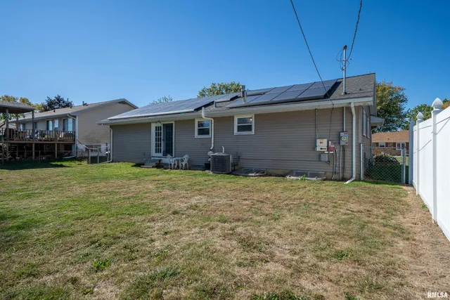 $199,900 | 1020 Mesa Drive, Peoria, IL 61607