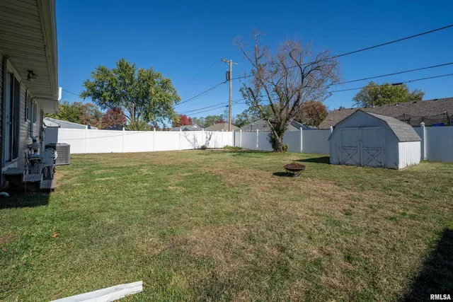 $199,900 | 1020 Mesa Drive, Peoria, IL 61607