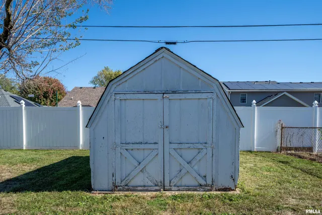 $199,900 | 1020 Mesa Drive, Peoria, IL 61607