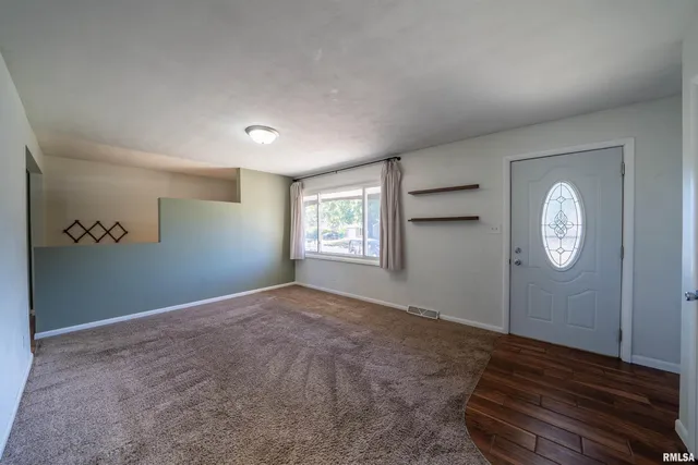 $199,900 | 1020 Mesa Drive, Peoria, IL 61607