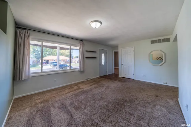 $199,900 | 1020 Mesa Drive, Peoria, IL 61607