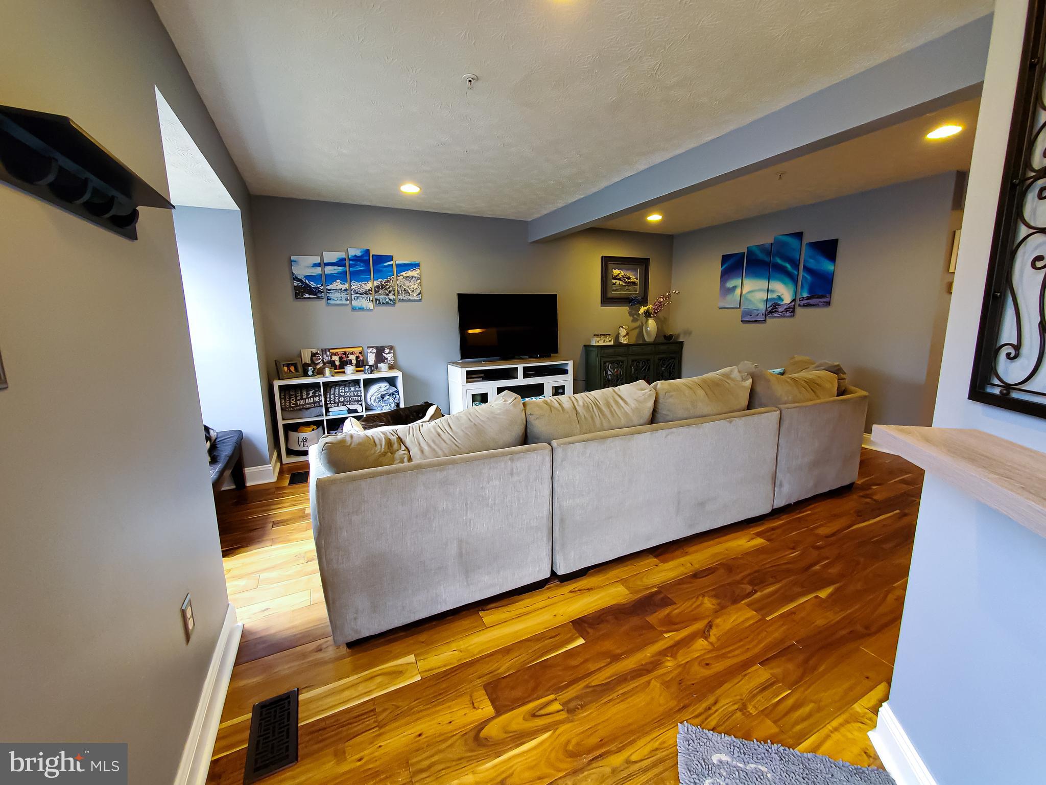 712 Summer Ridge Court Odenton, MD 21113 - Photo 8 of 25 Living Room