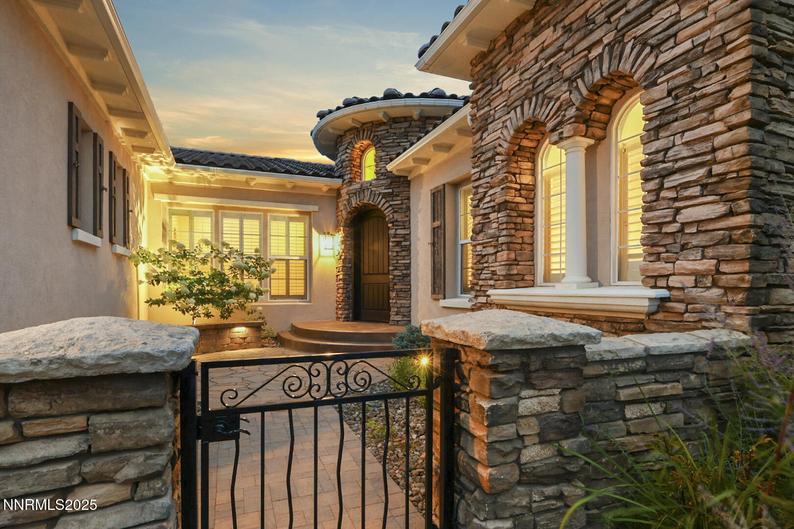 2971 Roundrock Court Reno, NV 89511 - Photo 3 of 32 IMG_1622