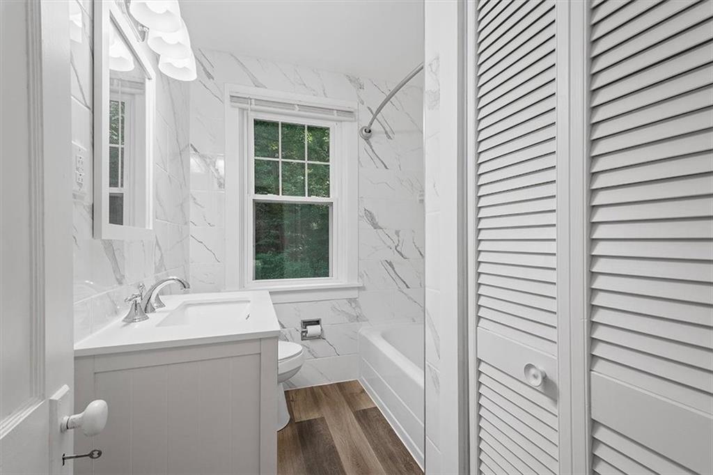 916 McNeilly Road Pittsburgh, PA 15226 - Photo 19 of 42 1st floor common hall bath