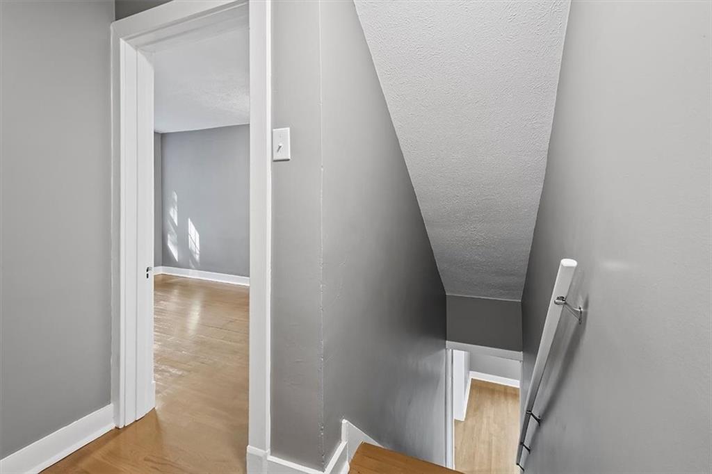 916 McNeilly Road Pittsburgh, PA 15226 - Photo 21 of 42 2nd floor hallway