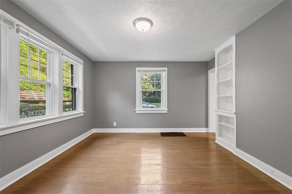 916 McNeilly Road Pittsburgh, PA 15226 - Photo 7 of 42 Gallery Image 7