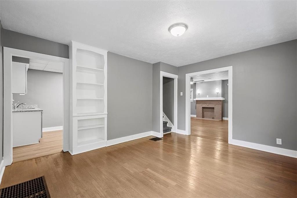 916 McNeilly Road Pittsburgh, PA 15226 - Photo 8 of 42 Gallery Image 8
