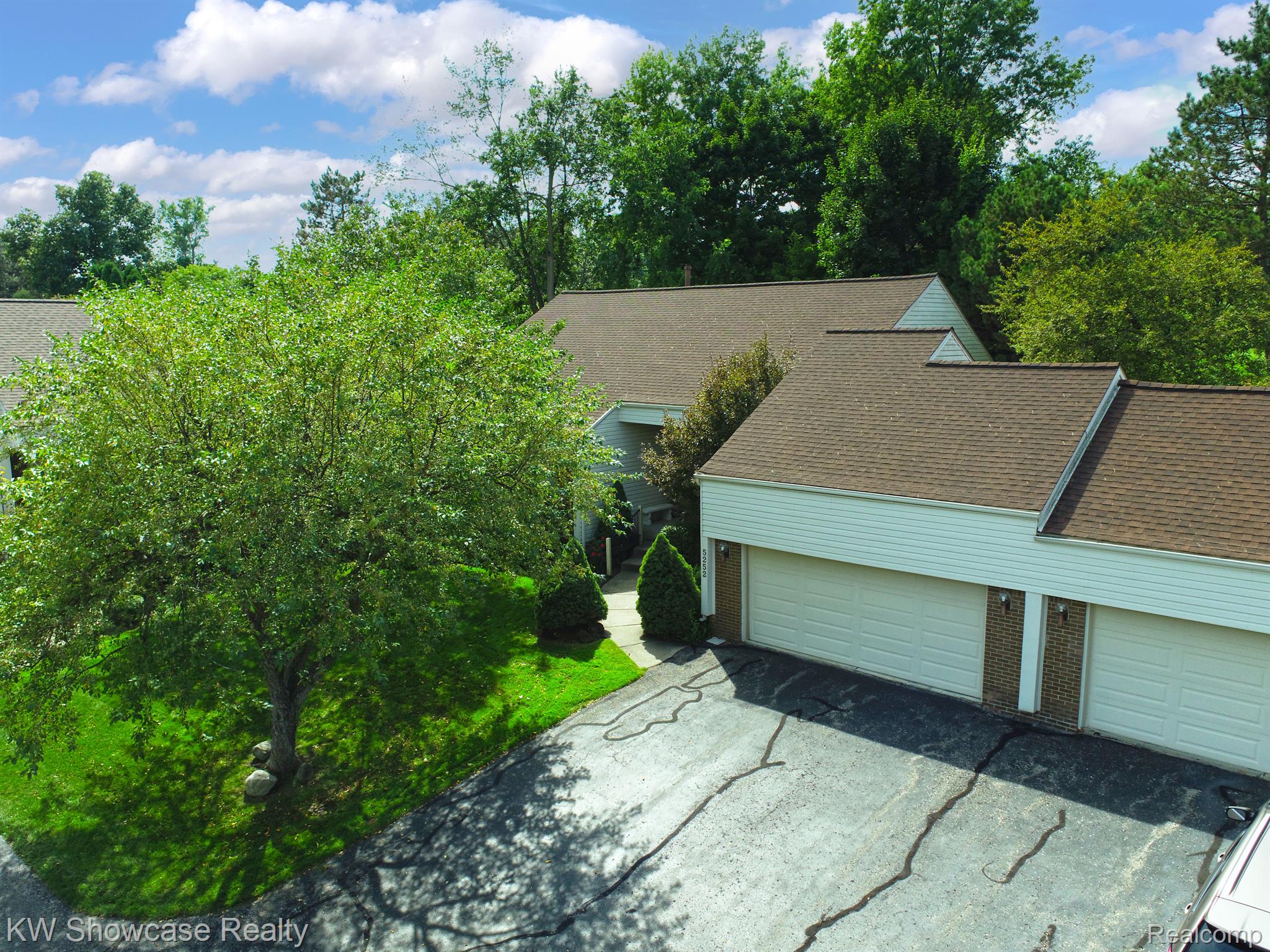 5252 Simpson Lake Road West Bloomfield, MI 48323 - Photo 29 of 55 Gallery Image 29