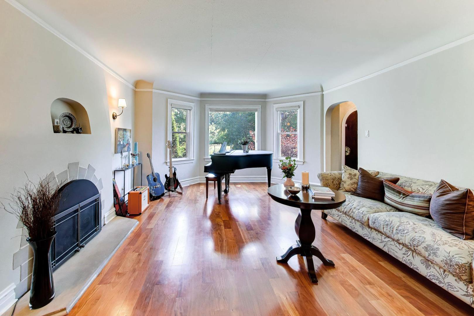6308 North Indian Road Chicago, IL 60646 - Photo 3 of 45 Gallery Image 3