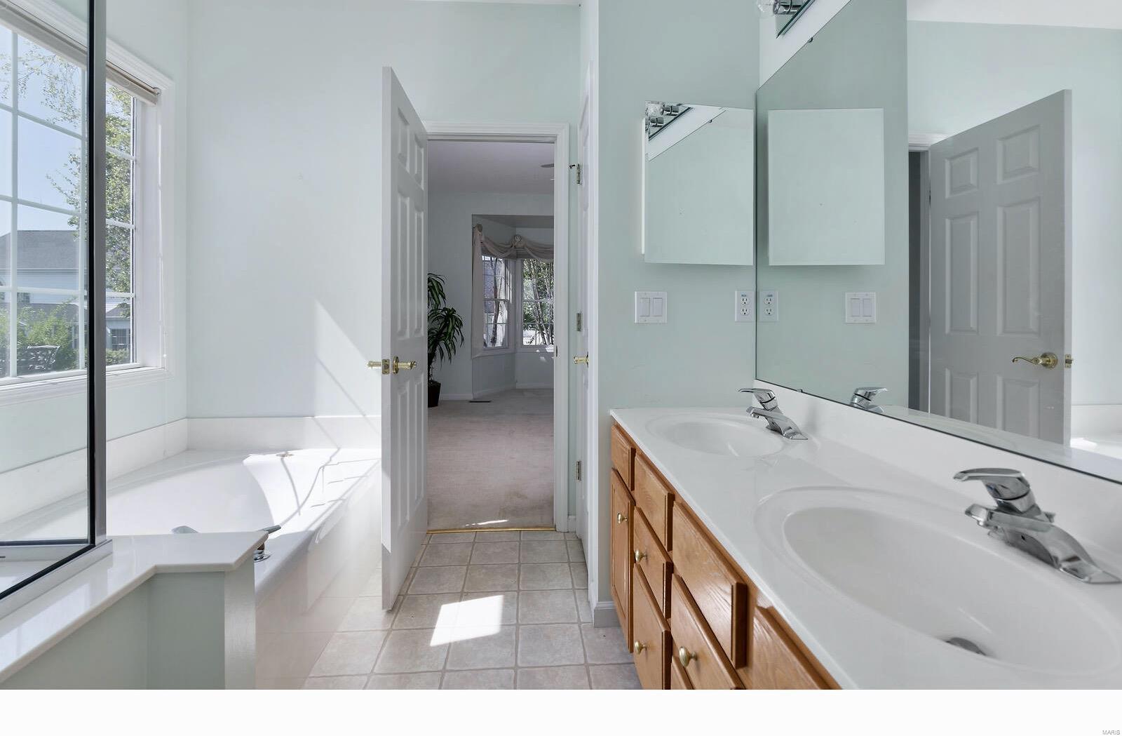 40 Bayswater Road St. Louis, MO 63128 - Photo 12 of 20 Gallery Image 12