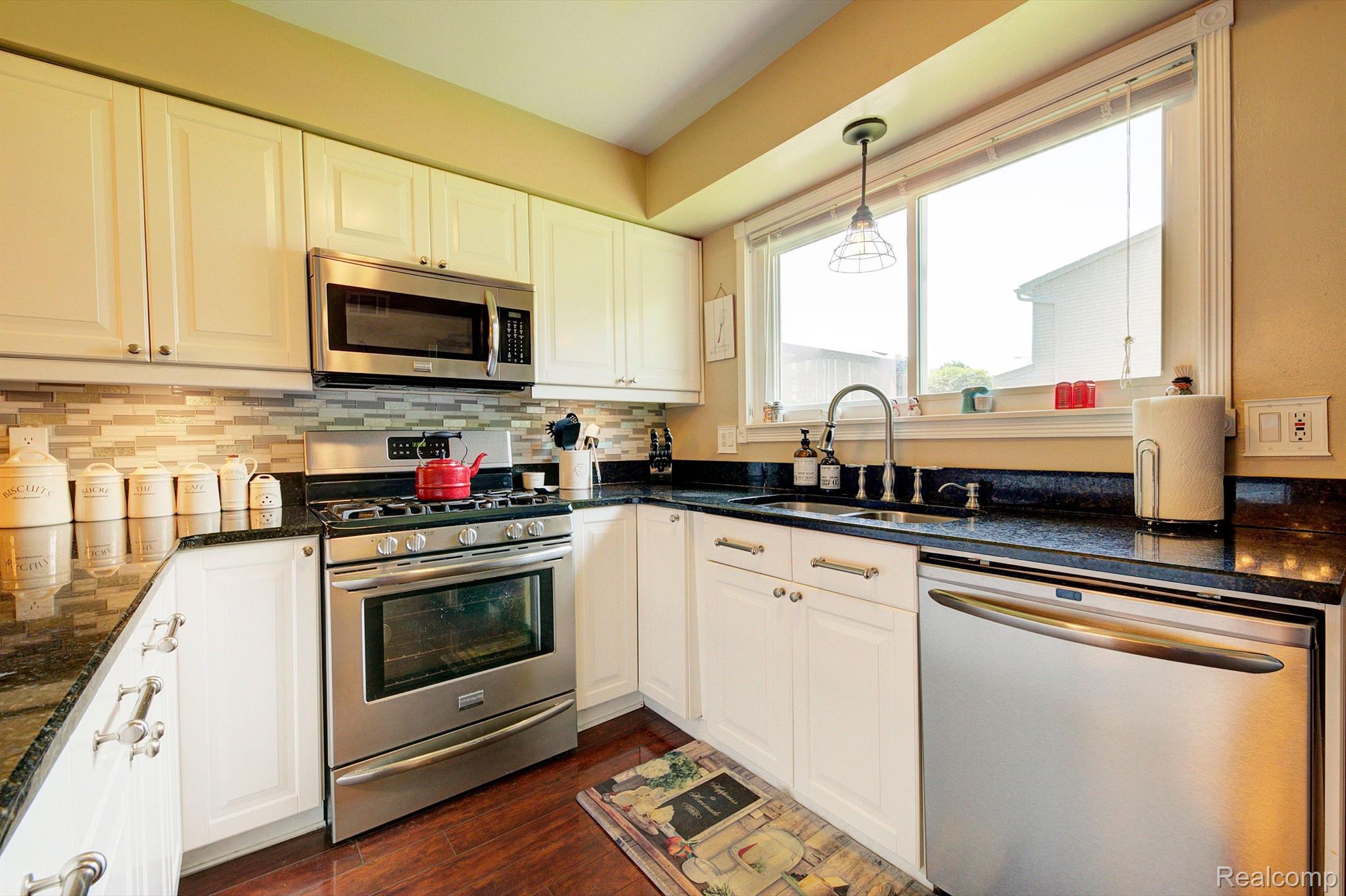 44619 Hanford Road Canton, MI 48187 - Photo 13 of 37