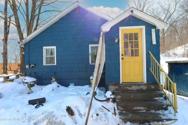 a house view with a outdoor space