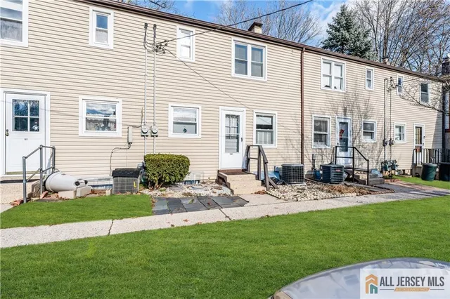 a view of a house with backyard