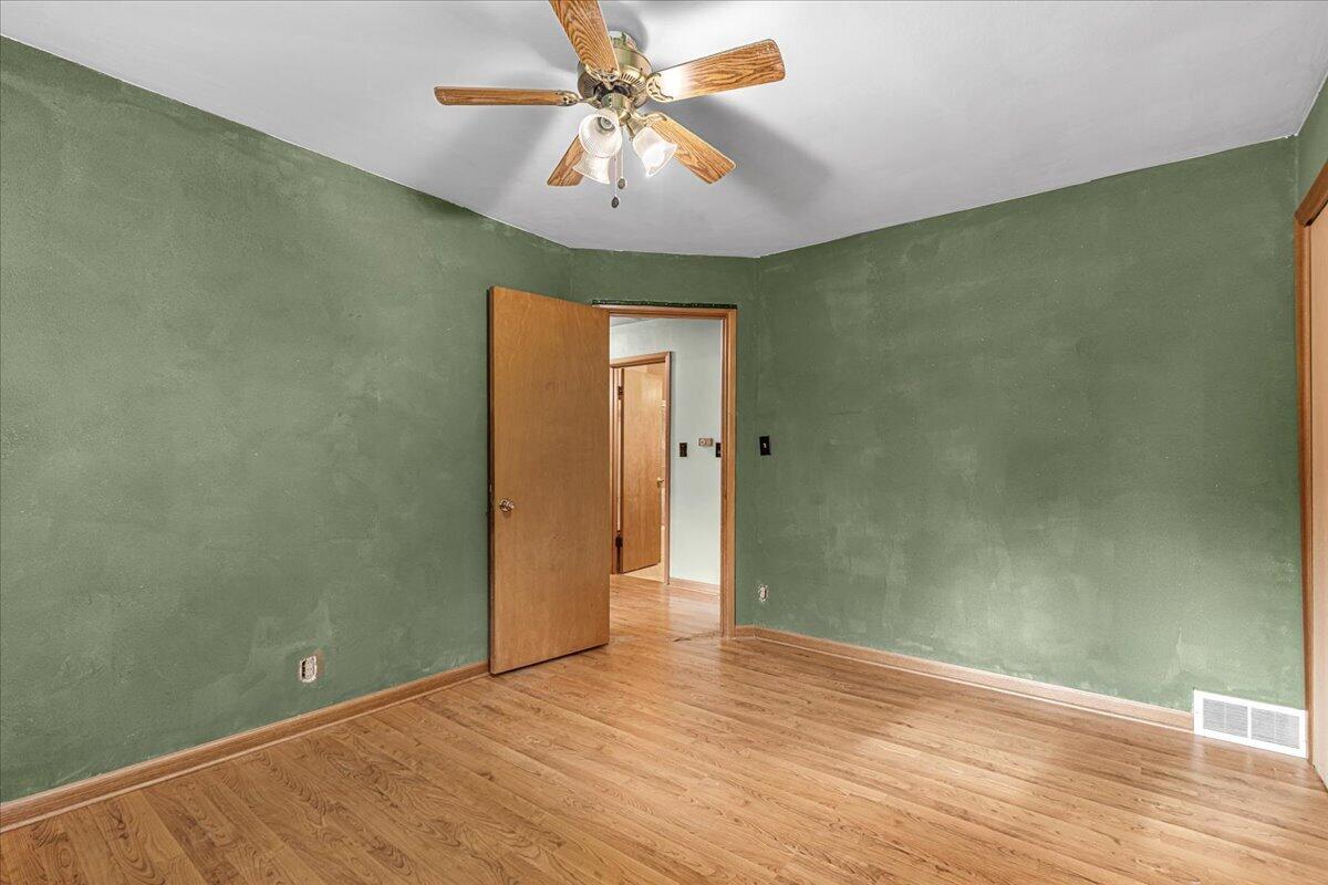 3223 West Cold Spring Road Greenfield, WI 53221 - Photo 18 of 35 21-Cold Spring-21