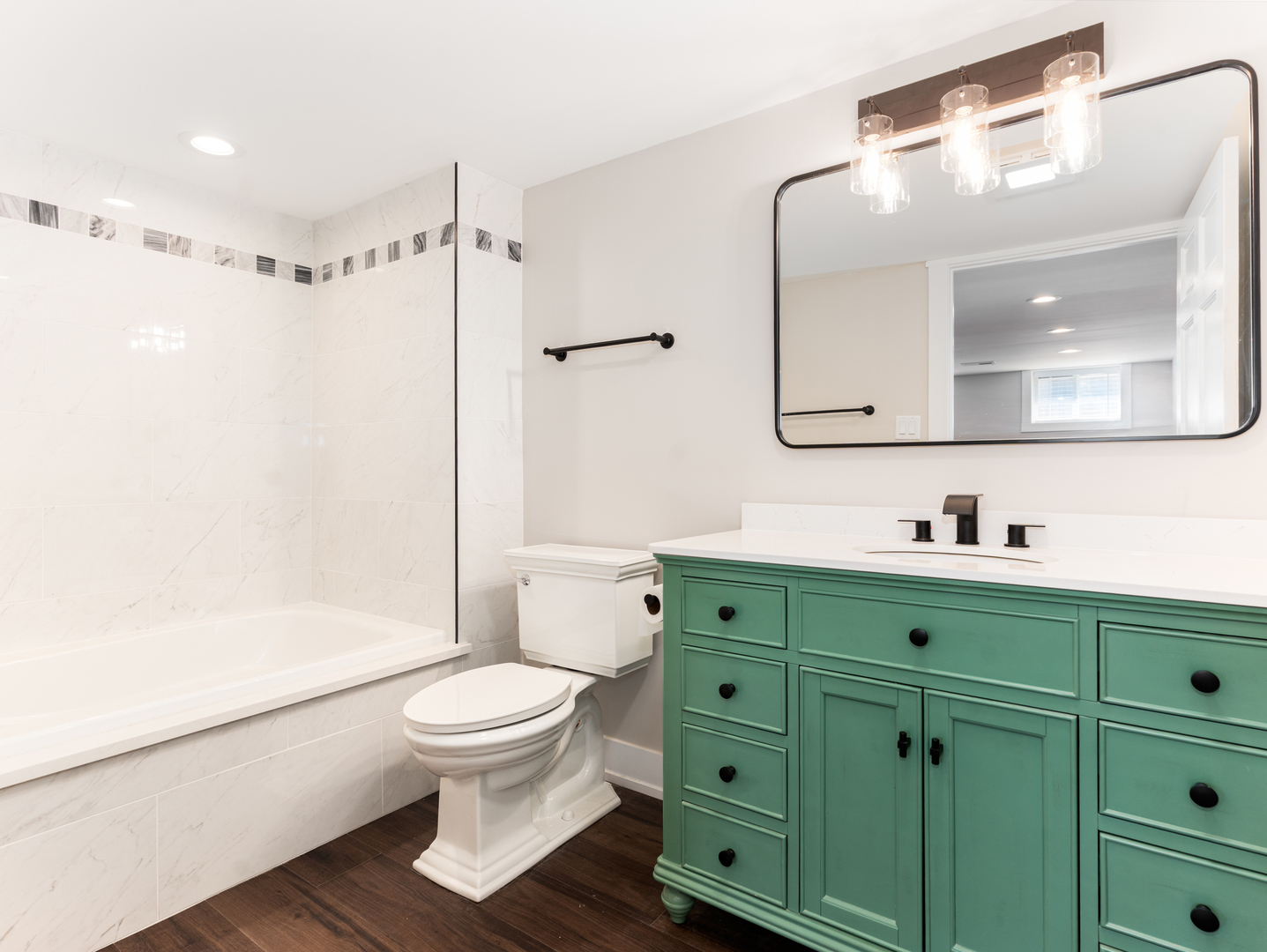 638 West 47th Street Chicago, IL 60609 - Photo 19 of 24 a bathroom with a sink a toilet and shower