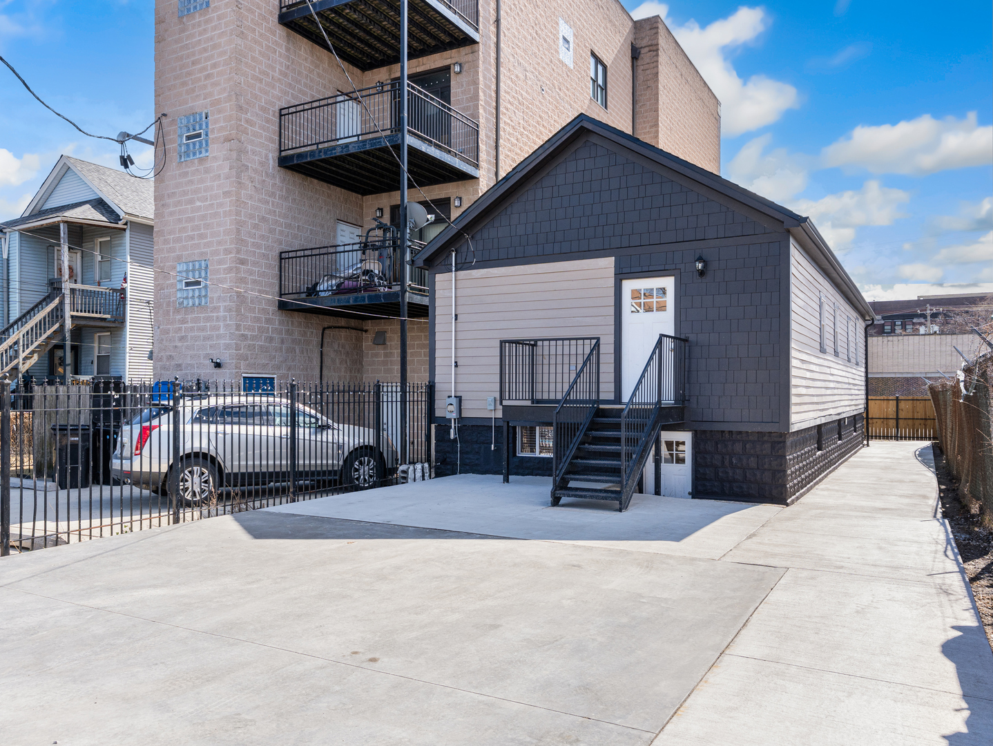 638 West 47th Street Chicago, IL 60609 - Photo 22 of 24 a view of a house with a patio