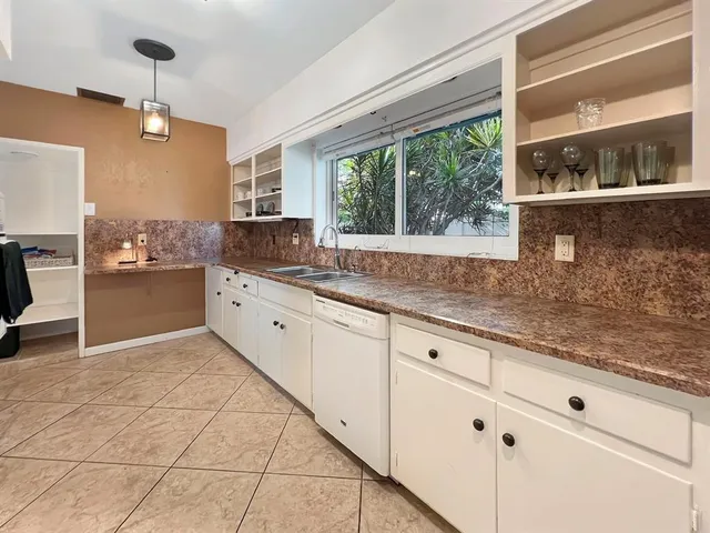 $636,000 | 1431 South Ocean Boulevard, Unit 28, Lauderdale-by-the-Sea, FL 33062