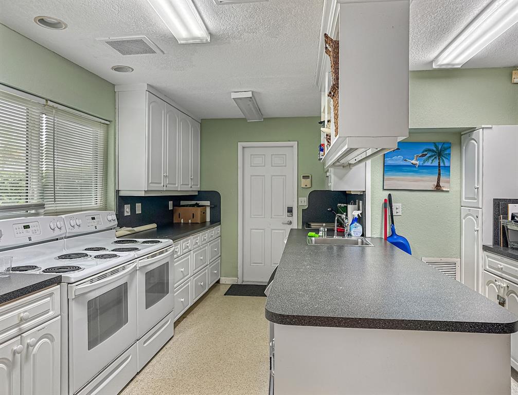 1431 South Ocean Boulevard, Unit 28 Lauderdale-by-the-Sea, FL 33062 - Photo 36 of 78 Community Clubhouse, Pool, Beach & Amenities