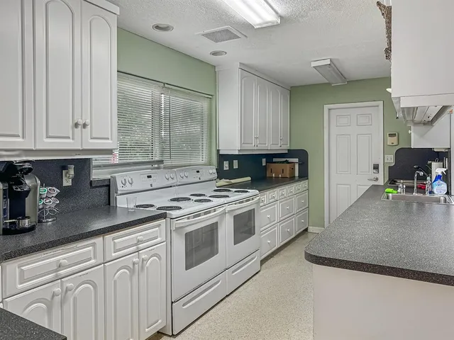 $636,000 | 1431 South Ocean Boulevard, Unit 28, Lauderdale-by-the-Sea, FL 33062