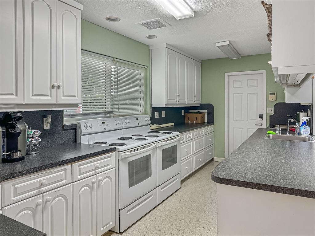 1431 South Ocean Boulevard, Unit 28 Lauderdale-by-the-Sea, FL 33062 - Photo 52 of 78 Community Clubhouse, Pool, Beach & Amenities