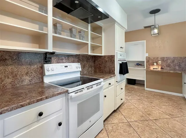 $636,000 | 1431 South Ocean Boulevard, Unit 28, Lauderdale-by-the-Sea, FL 33062